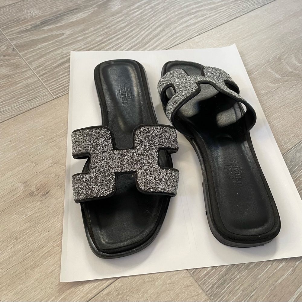 Hermes Noir Oran Goatskin Crystal Detail Sandal - Picture 5 of 13